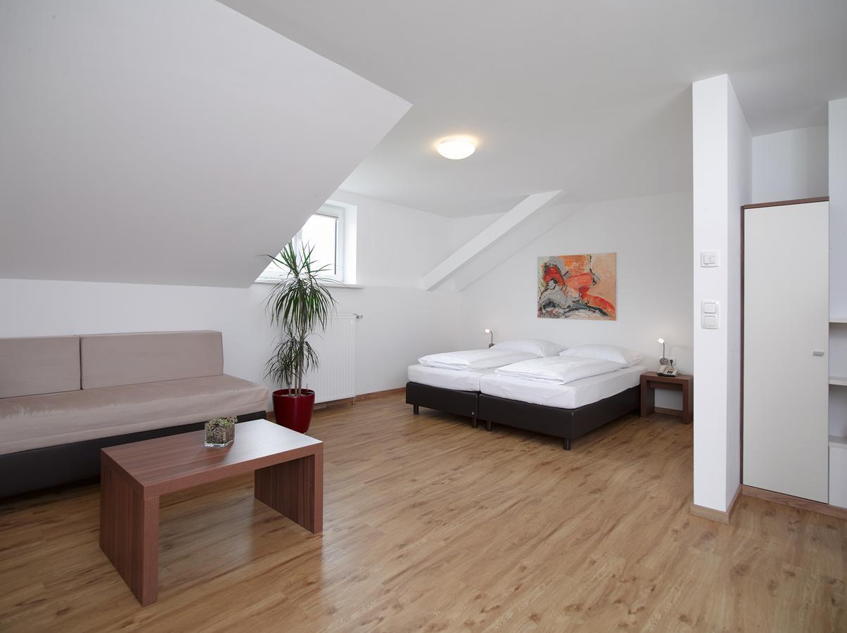 Aparthotel Fuerst Уиндишгарстен Екстериор снимка